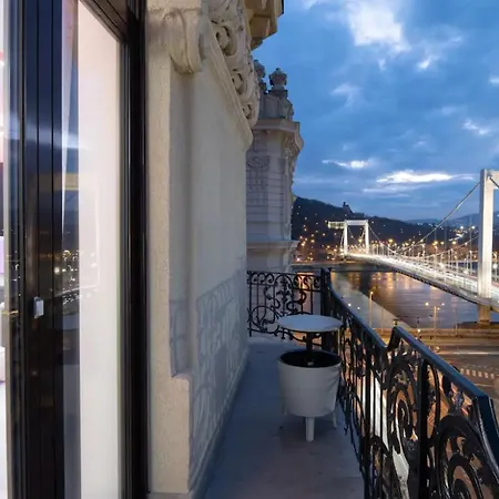Luxury Penthouse In Downtown Apartment