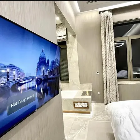 Luxury Penthouse In Downtown *