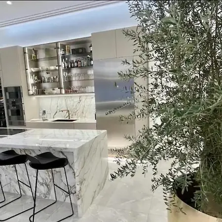 Luxury Penthouse In Downtown Apartamento