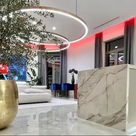 Luxury Penthouse In Downtown *